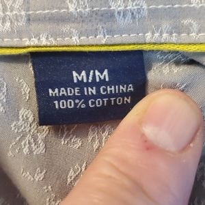 Men's Tommy Bahama long sleeve lightweight sport shirt. Grey with print.  Medium